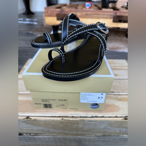 Michael Kors - Ashton Flats Thong; size 9.5 - Picture 8 of 9